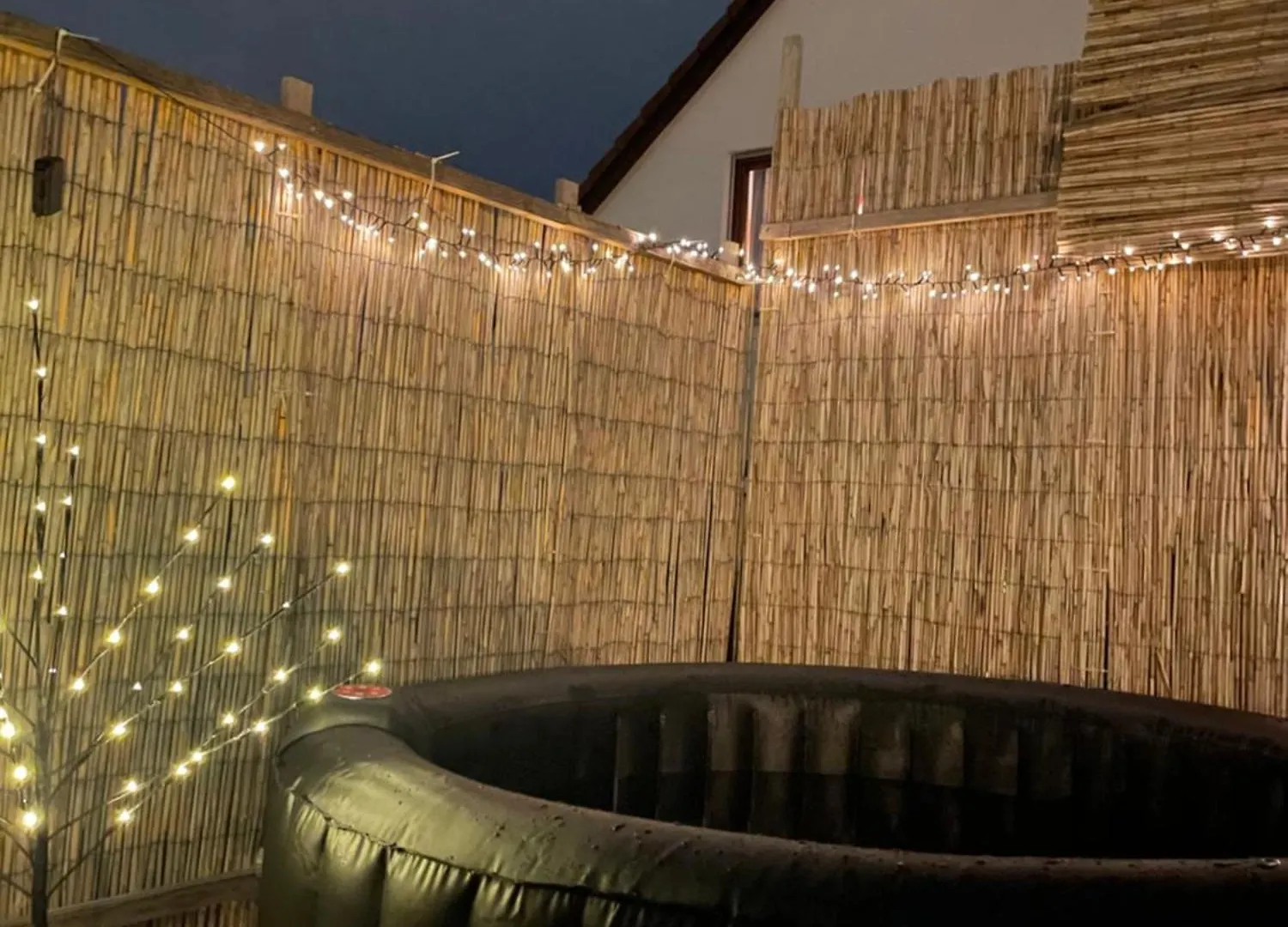 Stylisches Apartment Mit Dachterrasse Und Whirlpool Gersthofen Duitsland