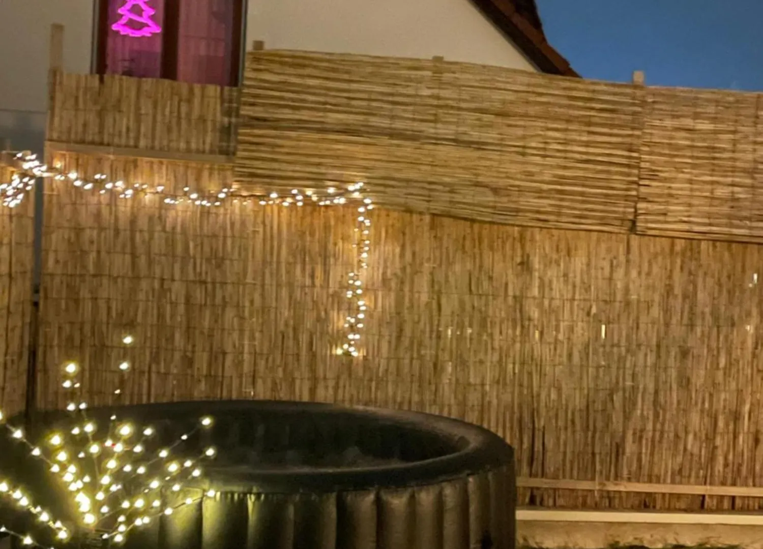 Stylisches Apartment Mit Dachterrasse Und Whirlpool Gersthofen