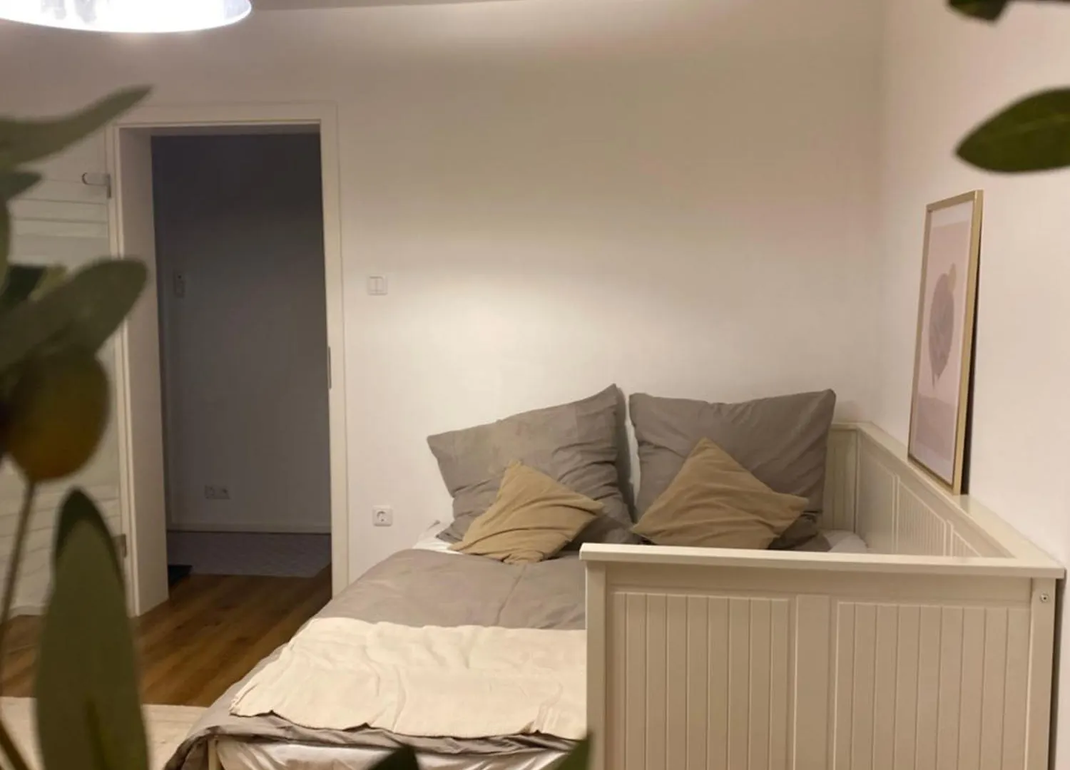 Stylisches Apartment Mit Dachterrasse Und Whirlpool Gersthofen 0*,  Duitsland