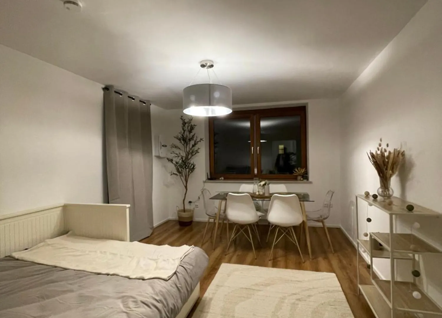 Stylisches Apartment Mit Dachterrasse Und Whirlpool Gersthofen